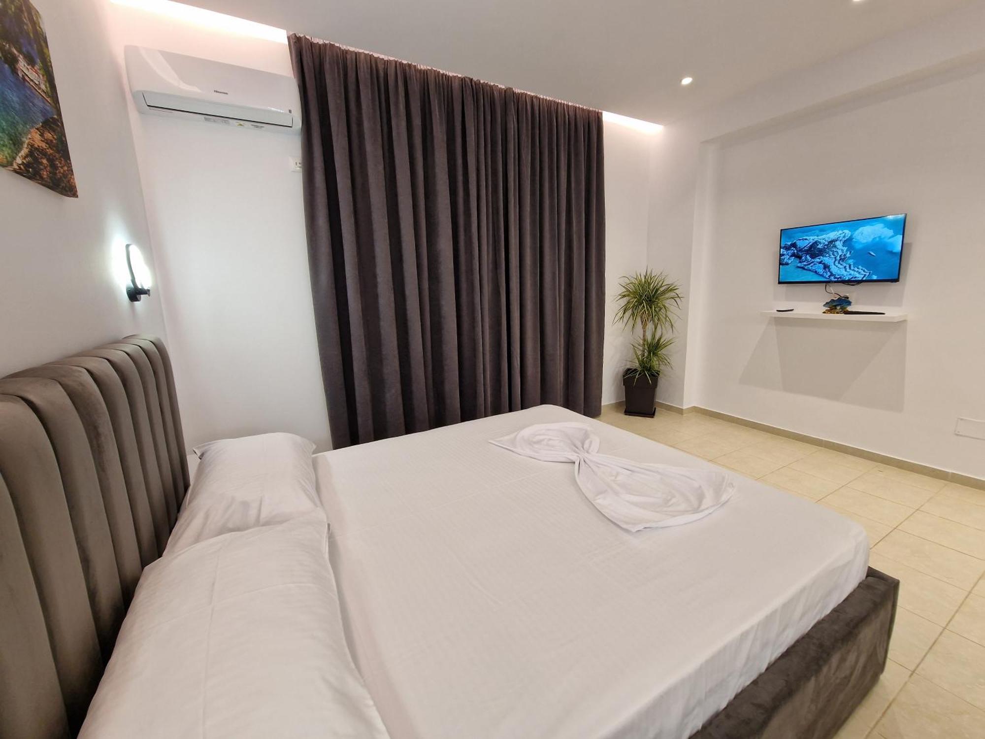 Feniks Hotel Ksamil Exterior photo