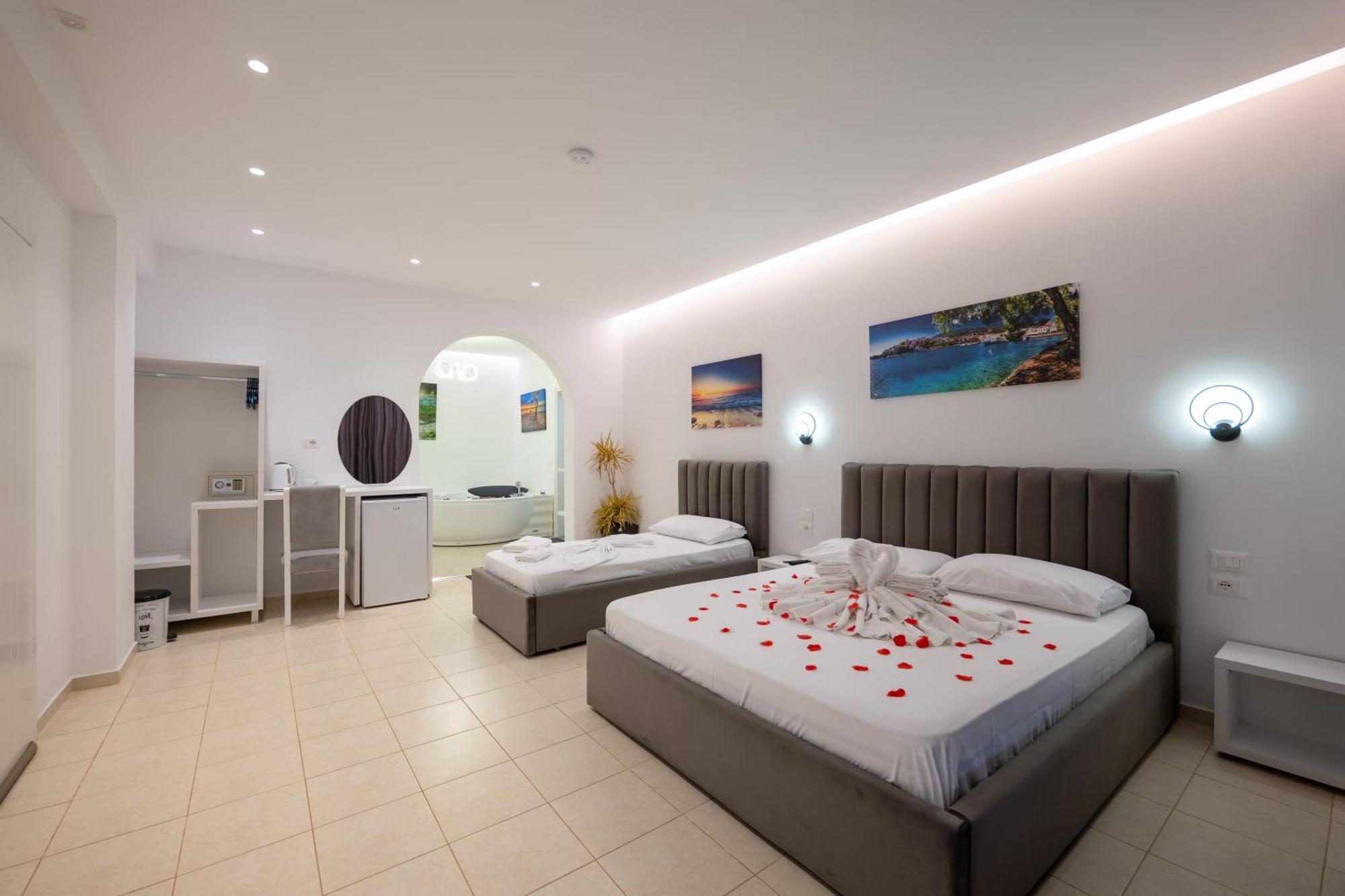 Feniks Hotel Ksamil Exterior photo