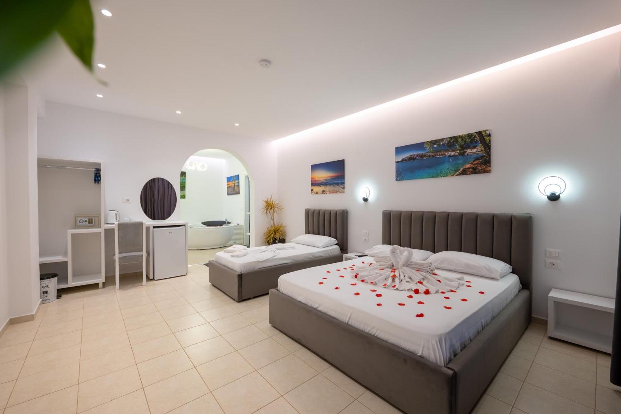 Feniks Hotel Ksamil Exterior photo
