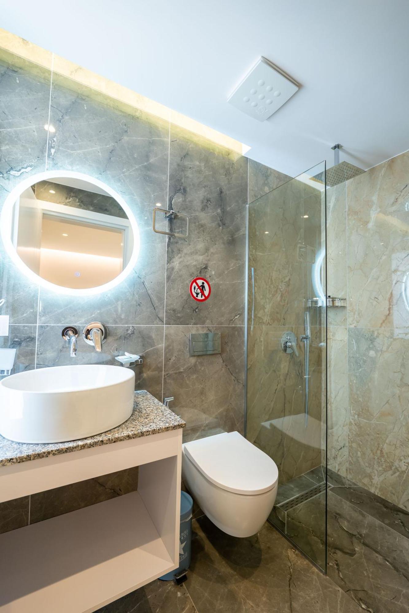 Feniks Hotel Ksamil Exterior photo