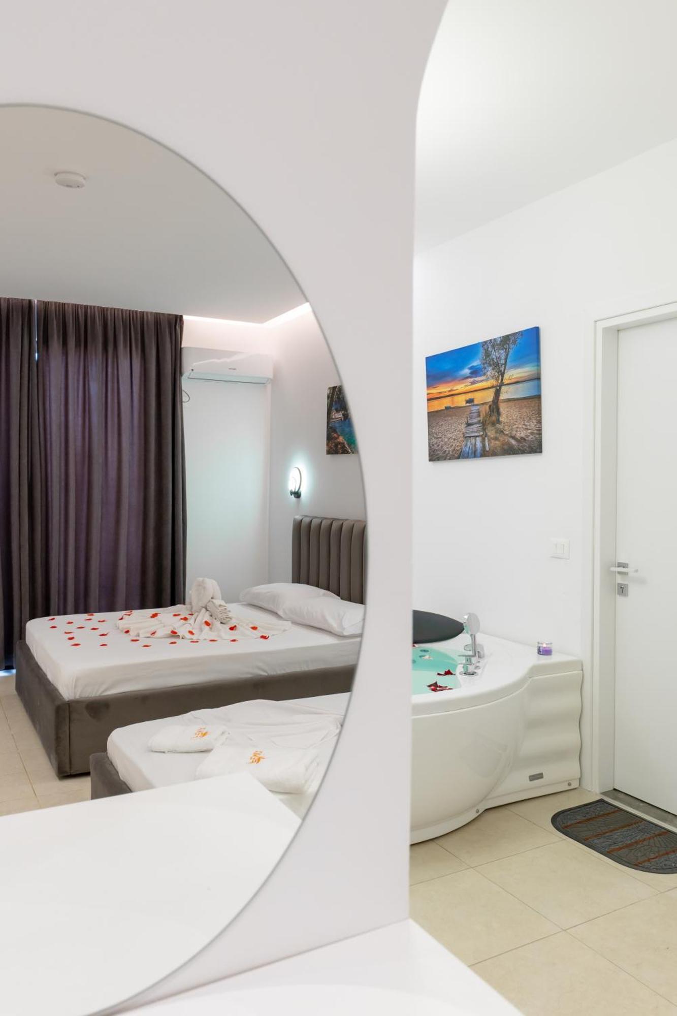 Feniks Hotel Ksamil Exterior photo